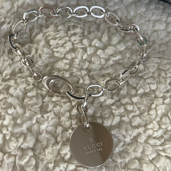 GUCCI TRADEMARK ENGRAVED .925 STERLING SILVER ROUND CHARM BRACELET NWT - Picture 2 of 11